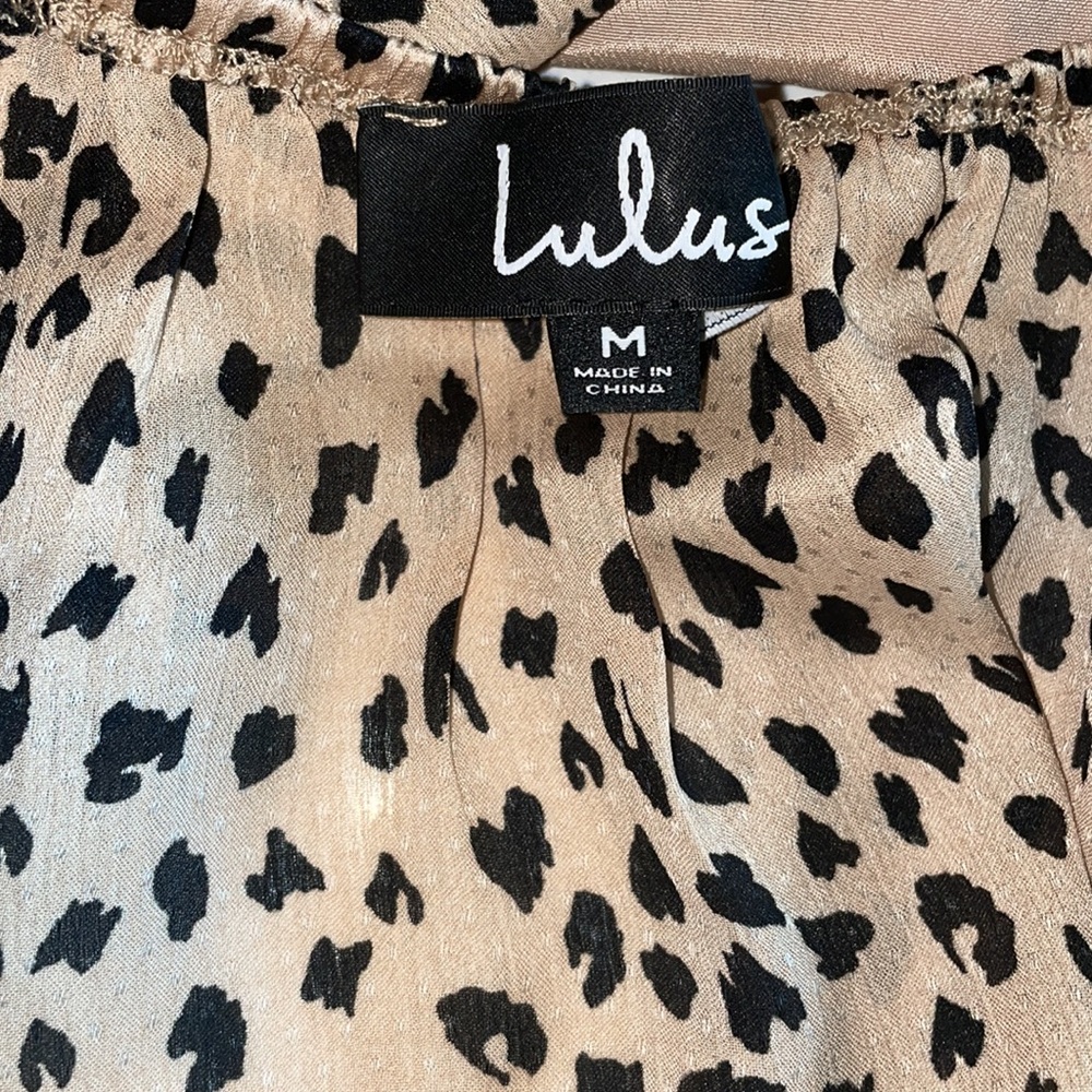 Lulus leopard balloon sleeve, cinched waist top. So detailed! - Picture 3 of 3